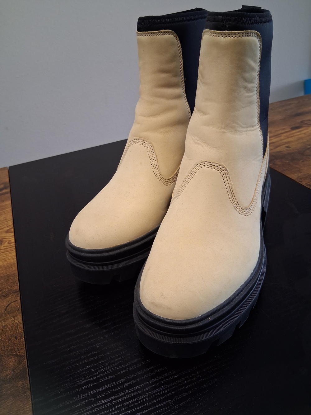 Timberland Beige and Black Chelsea Ankle Boots